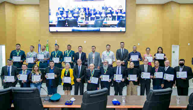 Deputado Ismael Crispin faz a entrega de Medalhas do Mérito Legislativo e Votos de Louvor a personalidades