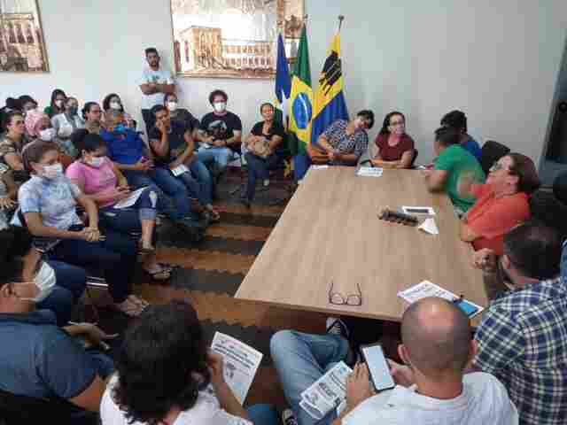 Trabalhadores municipais da saúde discutem tabela salarial com o Executivo