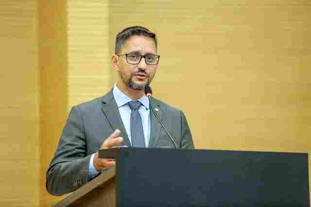 Aprovada PEC de autoria do deputado Anderson que reconhece o Oficial de Justiça como atividade de risco