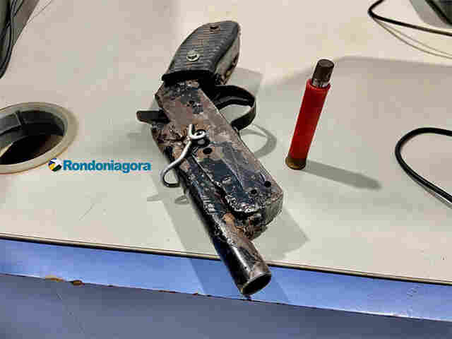Apenados são presos com arma e moto roubada