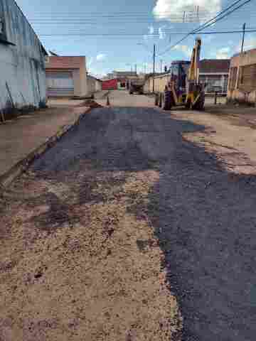 Semusb conclui limpeza de terreno de unidade de saúde abandonada a pedido da vereadora Ellis Regina