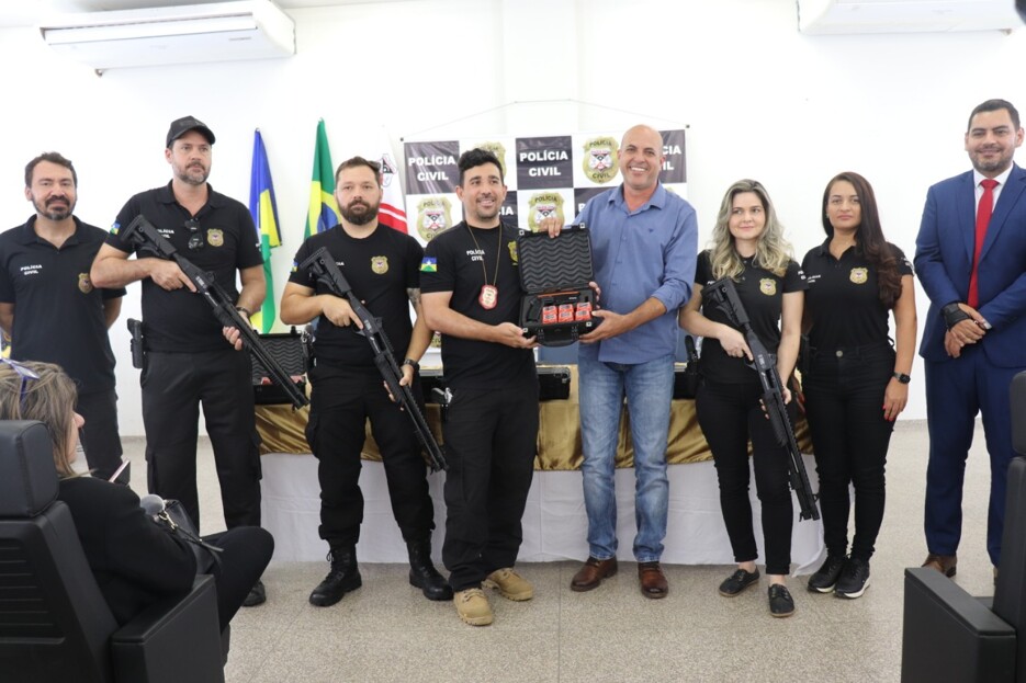 Ismael Crispin reforça segurança pública de Ji-Paraná com entrega de armas e equipamentos eletrônicos