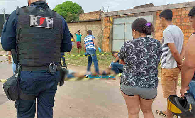 Jovem é morto com tiros na cabeça, na zona leste da capital