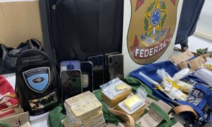 Polícia Federal aprende 77 kg de ouro em avião particular