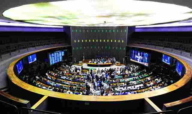 Câmara aprova piso salarial para enfermeiros