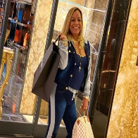 Juiz manda prender delegada flagrada com quase R$ 2 milhões em apartamento