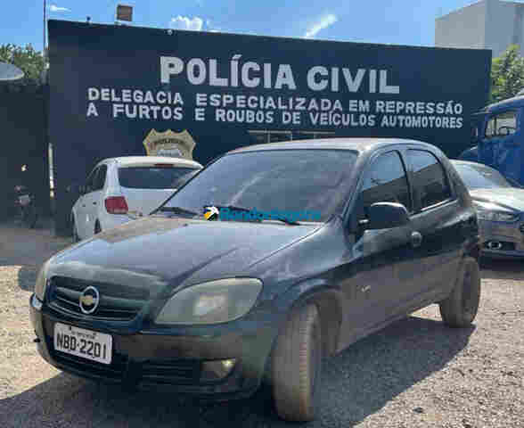 Polícia apreende carro que pode ter sido usado por criminosos em roubo que terminou com morte de sargento