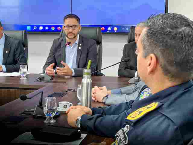 Deputado Anderson discute com comandante geral da PM e adjunto da Sesdec insegurança nos condomínios populares
