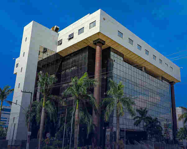 Tribunal de Justiça deixa de exigir uso de máscaras e comprovante de vacinação em seus prédios