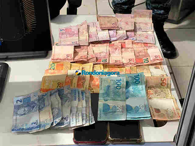 Apenado, traficante e mãe que levou filhos para bar são presos na capital