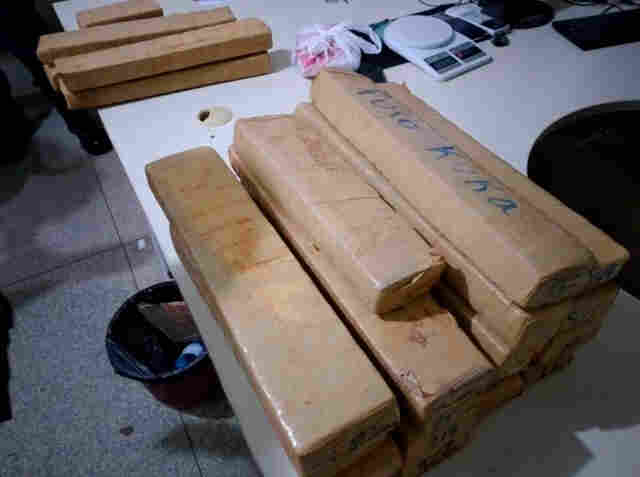 PM apreende 60 quilos de maconha e prende dois