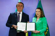 Bolsonaro sanciona lei Henry Borel: “vai proteger crianças e adolescentes”, diz Jaqueline Cassol