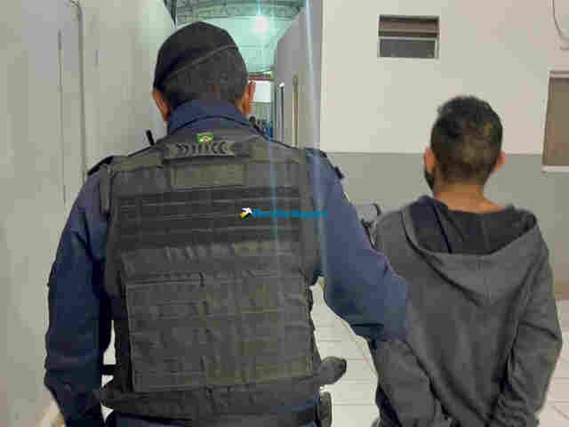 Ladrão é preso no centro da capital após assaltar estudantes