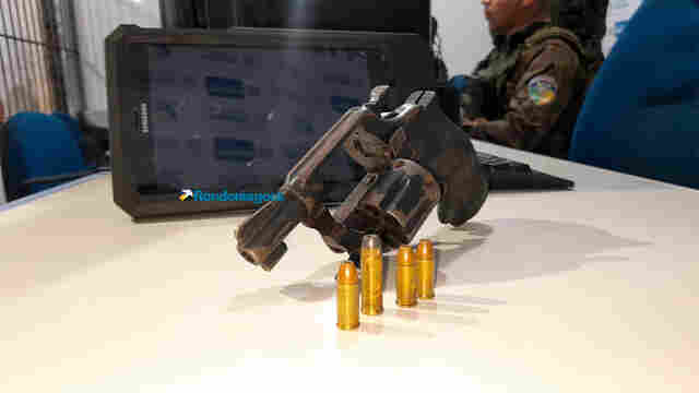 Dupla armada é presa pela PM na zona leste da capital