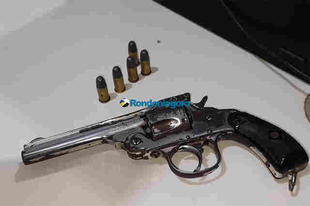 Apenado foragido é preso armado após agredir a esposa e o cunhado