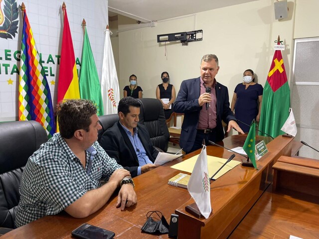 Em busca de adubo, sal e gás, Mosquini lidera comitiva brasileira até a Bolívia e luta pela liberação do comércio bilateral