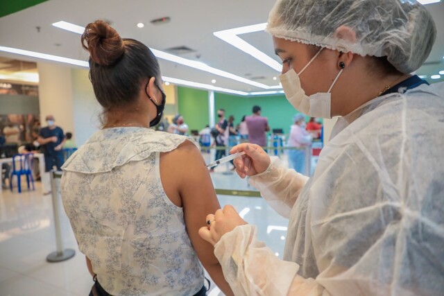 Vacinação contra a covid-19 funcionará somente no Porto Velho Shopping na sexta-feira