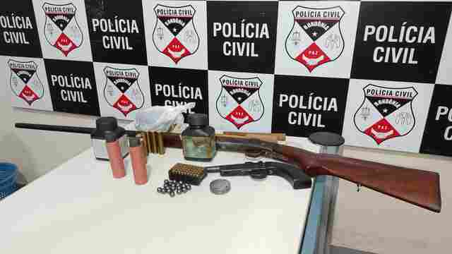 Idoso investigado por abusos sexuais contra criança é preso com duas armas de fogo