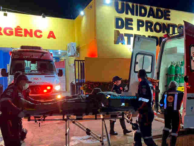 Motociclistas ficam feridos em acidente na zona leste