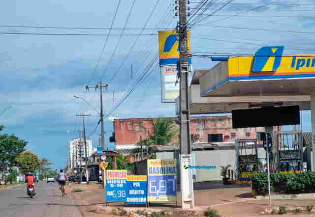 Em dia de reajuste, postos da capital ainda não repassam novos valores aos consumidores