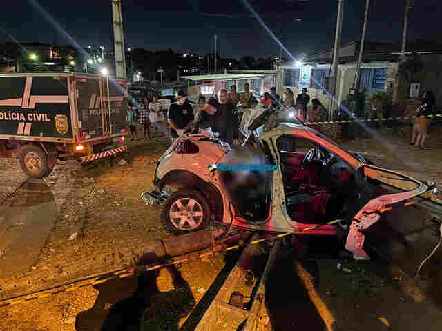 Sobrevivente de acidente com carro que derrubou poste vai precisar de cirurgia na cabeça