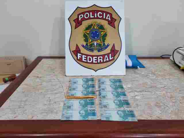 PF prende homem que encomendou e recebeu notas falsas de real pelos Correios