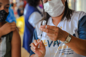 Vacina contra a covid-19 será ofertada na capital e em Rio Pardo no fim de semana