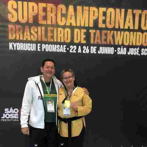 Mestre de taekwondo do Talentos do Futuro ganha ouro em Supercampeonato Brasileiro