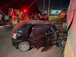 Acidente envolvendo dois carros deixa vários feridos em grave acidente na capital; fotos