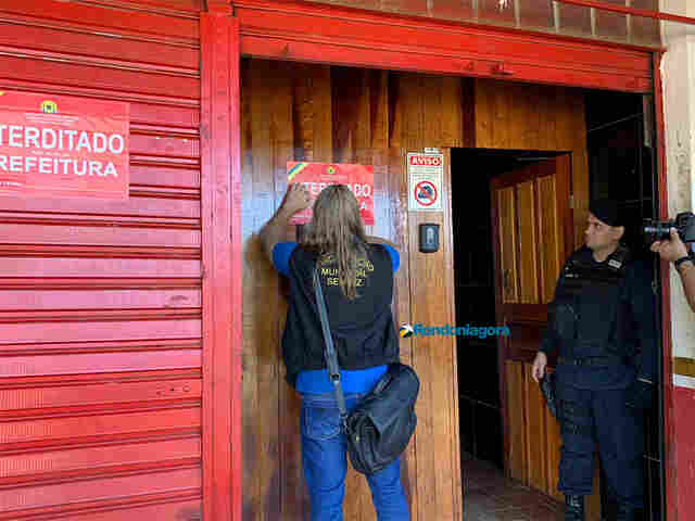 Fiscalização notifica e fecha comércios na região central da capital