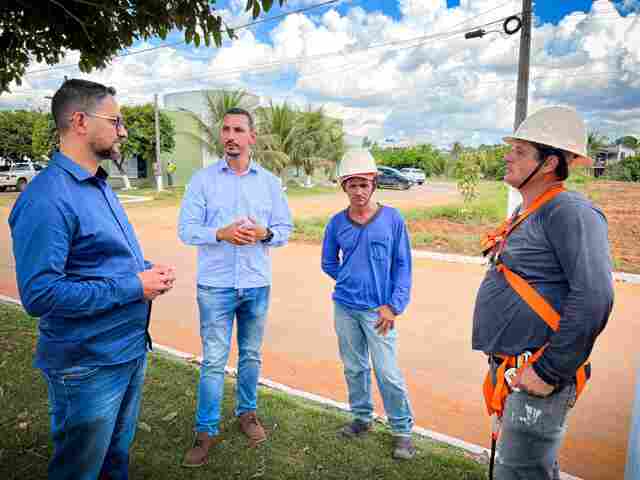 Anderson Pereira acompanha instalação de luminárias LED no município de Alta Floresta