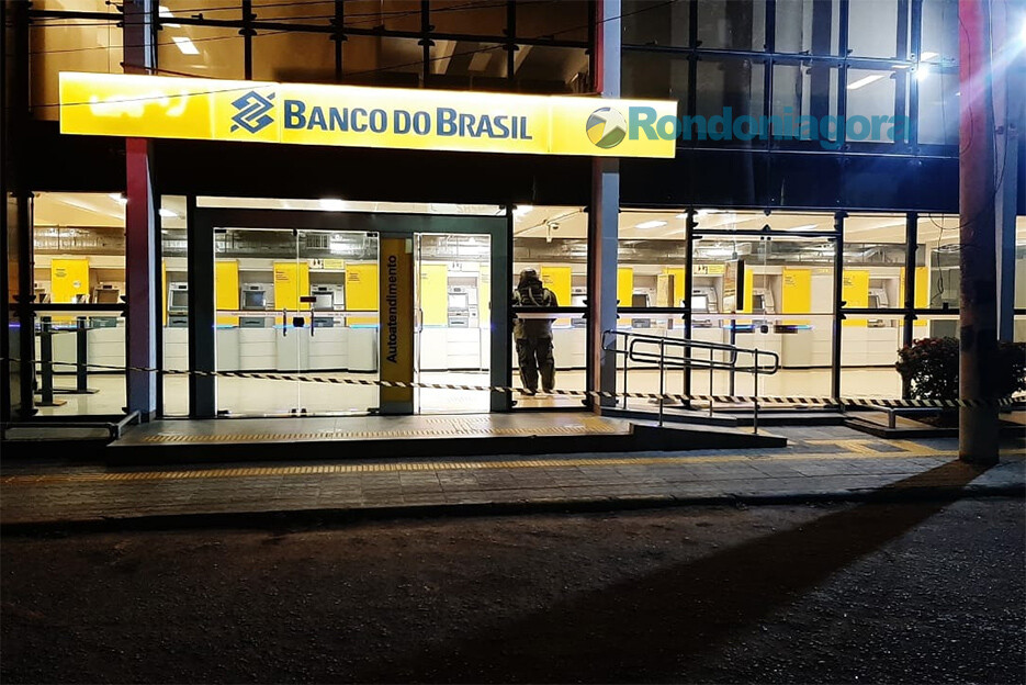Vídeo e fotos: Criminosos tentam explodir agência do Banco do Brasil na capital