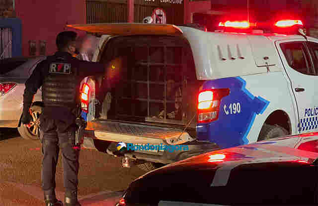 Motorista bêbado e sem habilitação se envolve em acidente com vítima, foge e acaba colidindo em muro