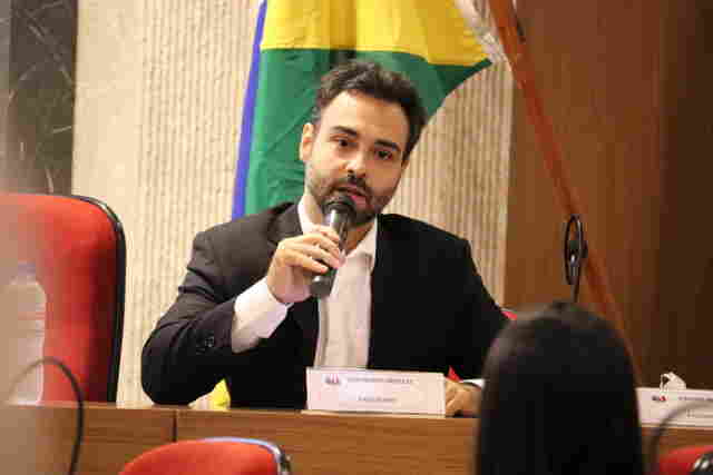 Vinicius Miguel defende a renda mínima como medida para combater o aumento da pobreza