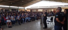 Delegados e policiais do Denarc ministram palestra de combate ao uso de drogas na Escola Flora Calheiros
