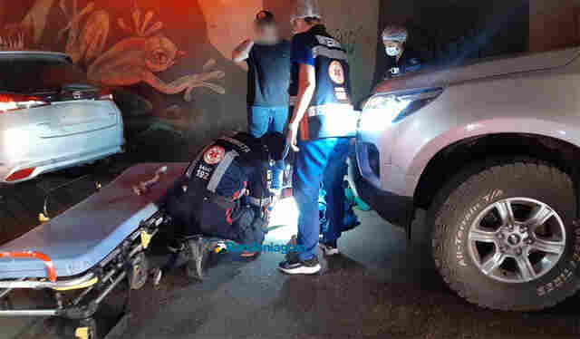 Motorista dá marcha ré e atropela mulher após acidente no viaduto