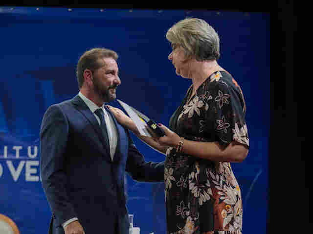 CEO do Grupo Rovema é homenageado em solenidade