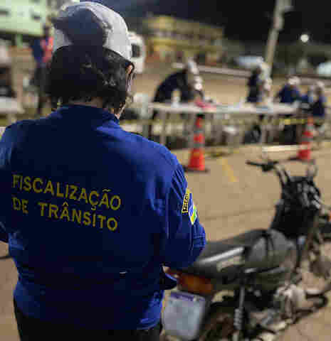 Operações da Lei Seca autuam 150 pessoas por embriaguez e 61 são presas no fim de semana