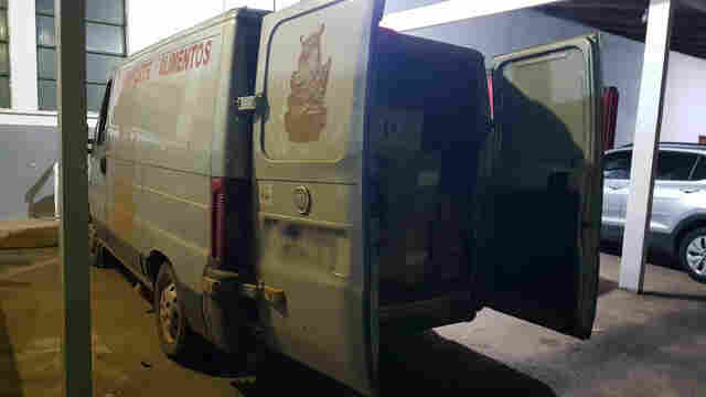 Denarc prende casal que transportava 40 mil carteiras de cigarros contrabandeados