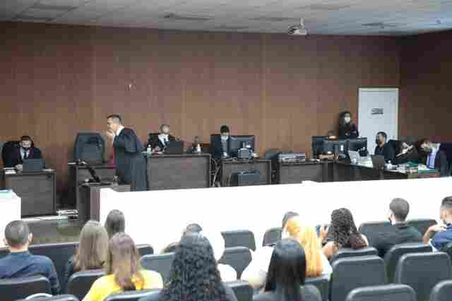 Começam os debates no júri de réus acusados por morte de mulher grávida e criança