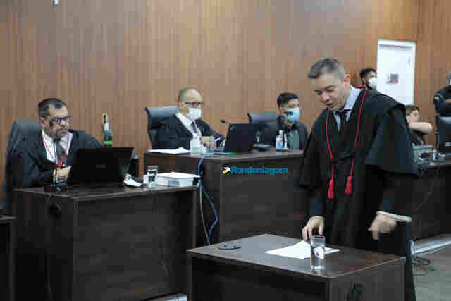 No júri, promotores pedem pena máxima para acusados de matar grávida e filho