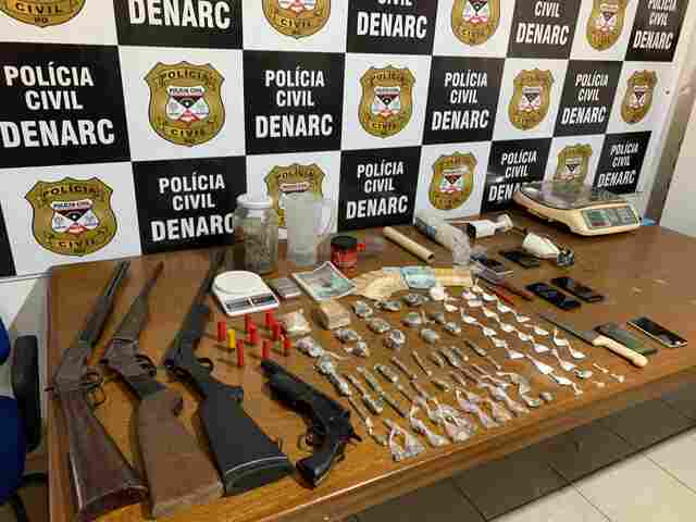 Três homens são presos com drogas e armas na zona sul; outros três adolescentes foram apreendidos