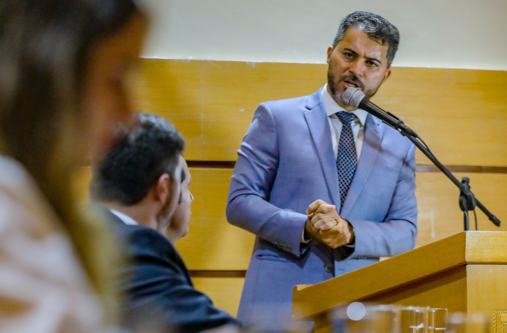 Desinformação compromete democracia, diz Marcos Rogério em evento da OAB