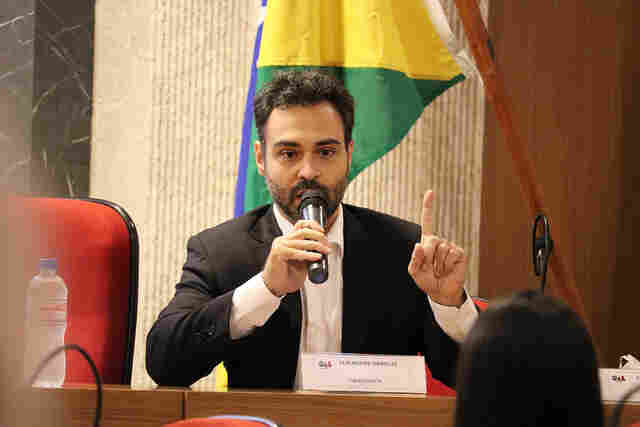 Vinicius Miguel critica a falta de investimento no funcionalismo público