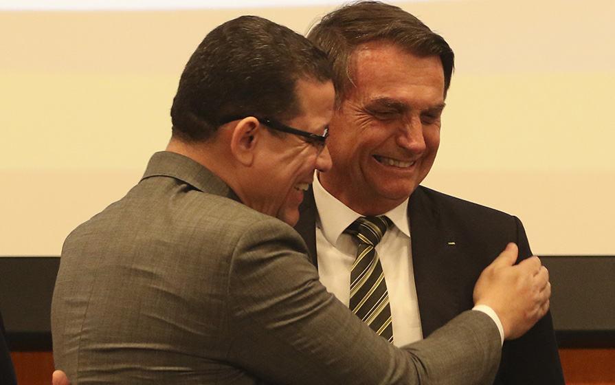 TRE proíbe governador de usar imagens de Bolsonaro na campanha em Rondônia