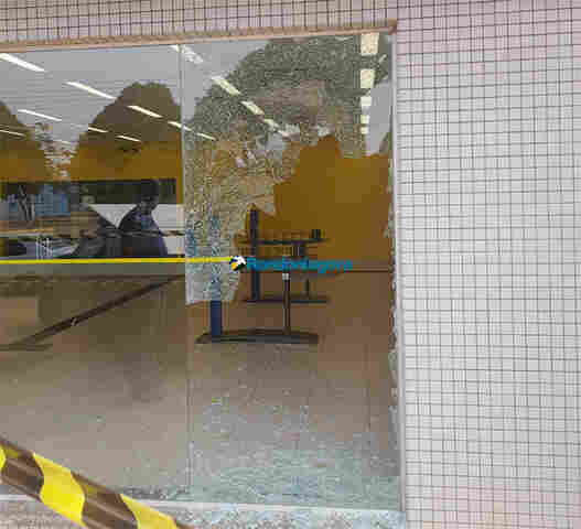Bandidos invadem agência do BB, tentam explodir caixa, mas alarme dispara