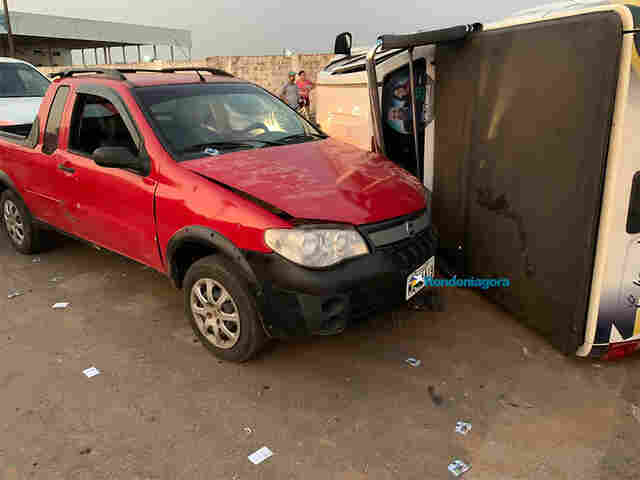 Grave acidente envolvendo quatro veículos deixa mulher ferida