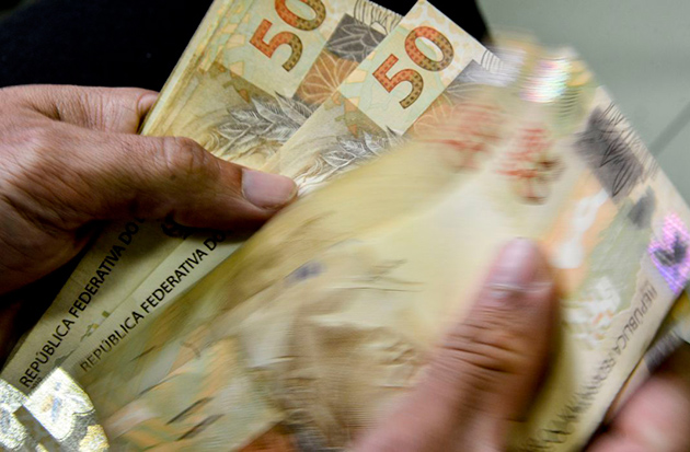 Orçamento de 2023 prevê salário mínimo de R$ 1.302
