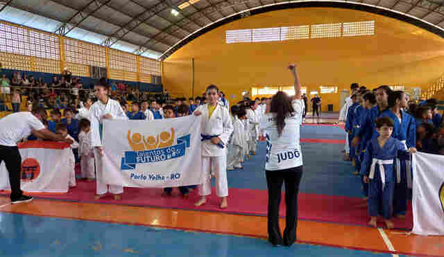 Atletas do Talentos do Futuro competem no Open Brasil Centro Norte de Judô
