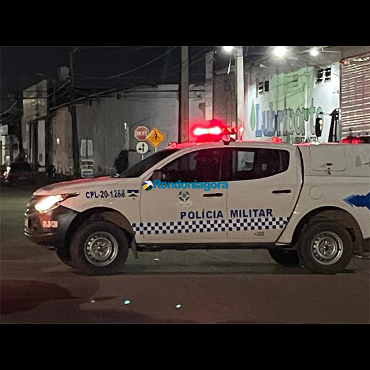 Dupla pede corrida em aplicativo, rouba carro de motorista, mas